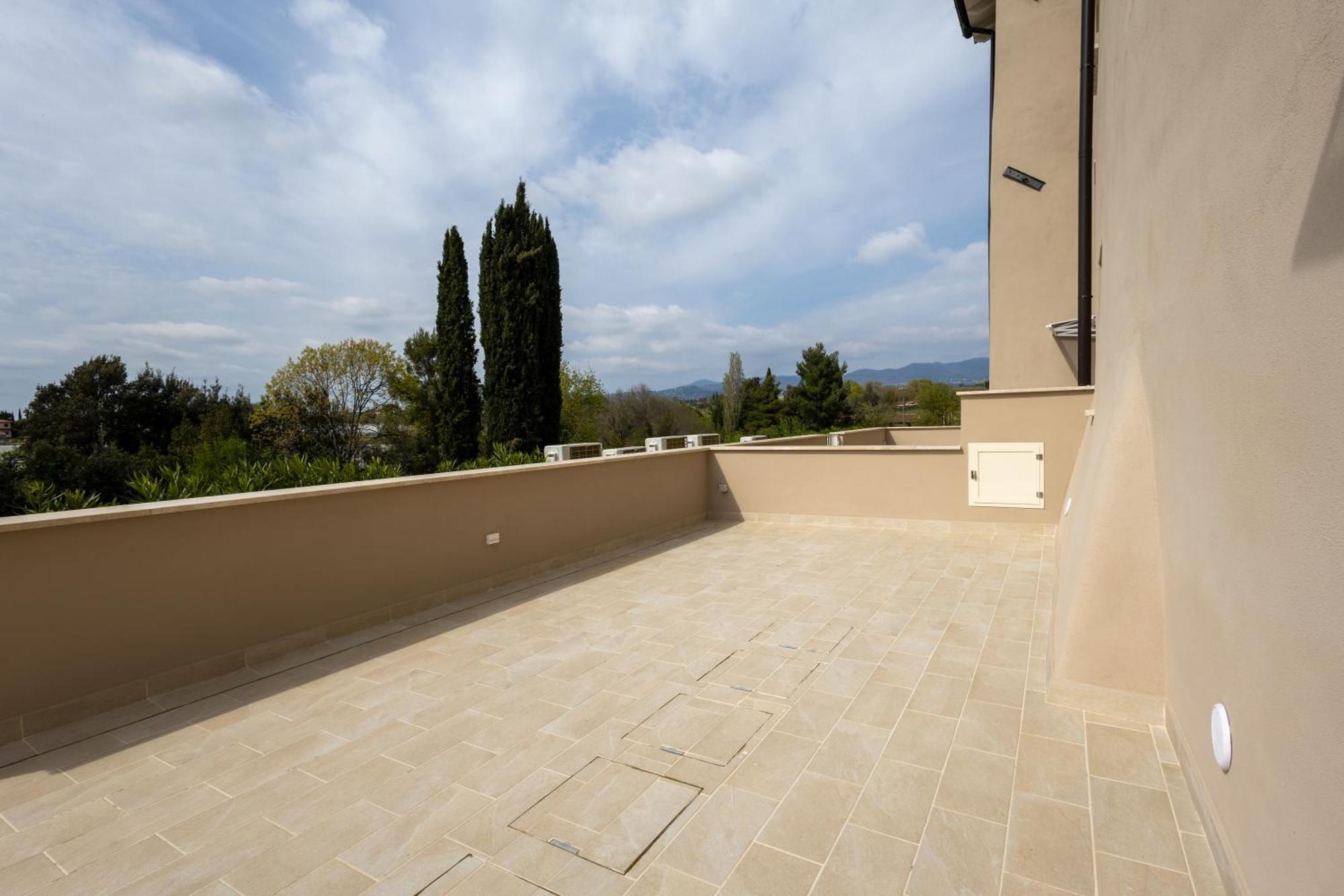 One-Bedroom Apartment with Terrace